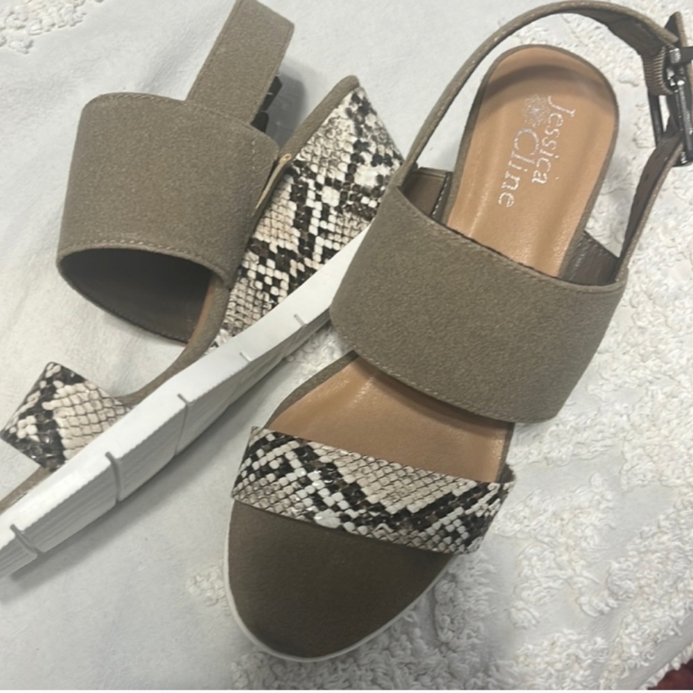 Jessica  Cline 2 tone wedge sandles NWOT